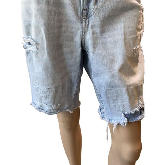 Old Navy Light Wash Distressed Frayed Hem Denim Shorts Size 36 - Picture 3 of 14